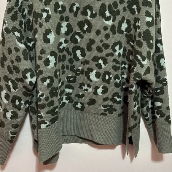NEW Leopard Print Green Sweater Size 2X - Picture 3 of 5